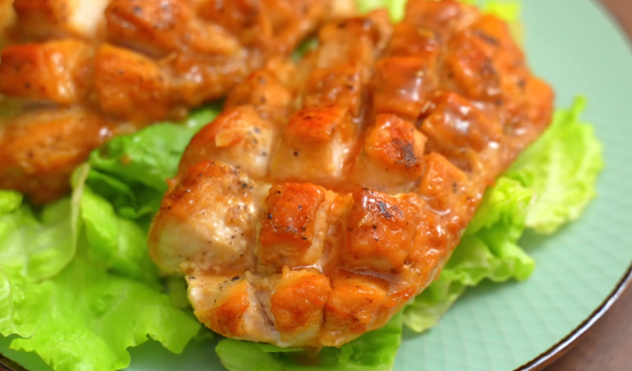 Рецепт курячої грудки у дуже смачному соусі на сковороді