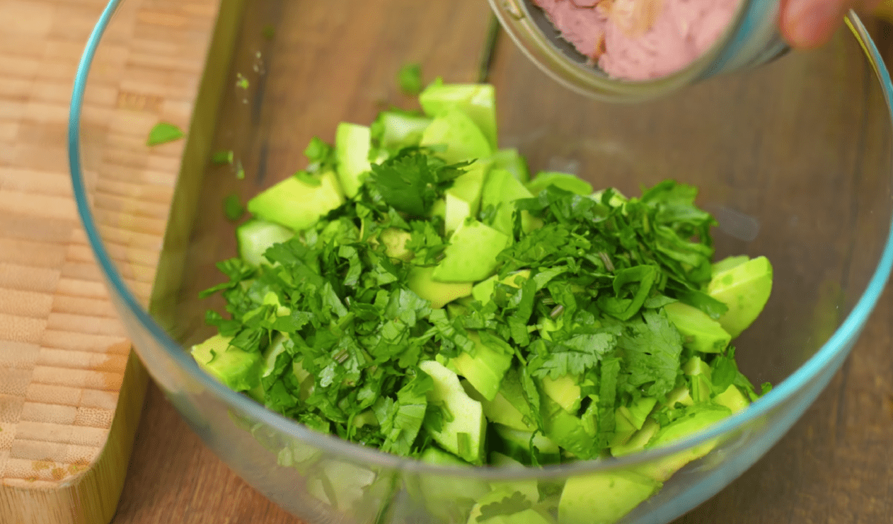 Новий рецепт смачного та простого салату з огірка та парою секретних продуктів