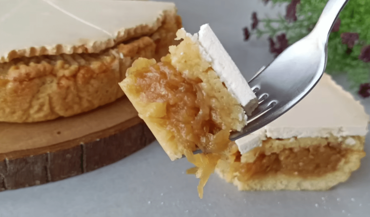 Рецепт найсмачнішого пирога з яблуками, який зовсім не схожий на Шарлотку