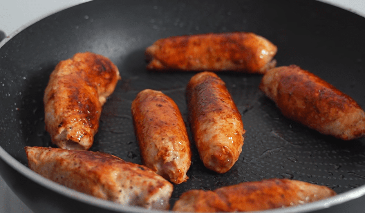 Цікавий рецепт кручеників з курячого філе, сала та журавлини