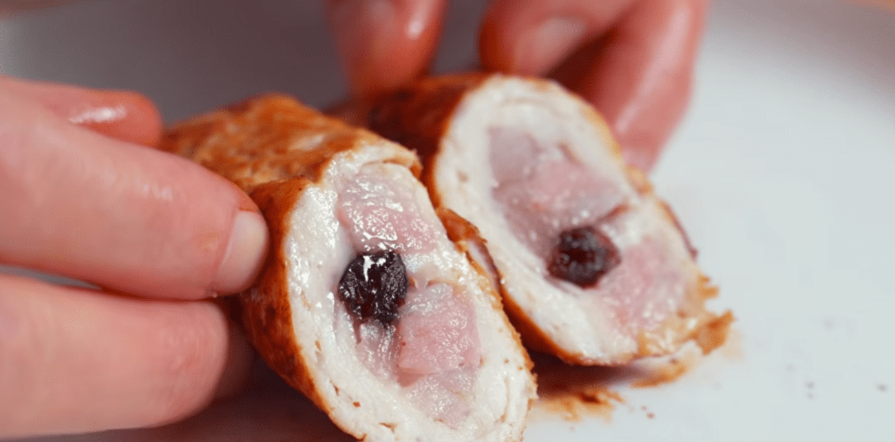 Цікавий рецепт кручеників з курячого філе, сала та журавлини