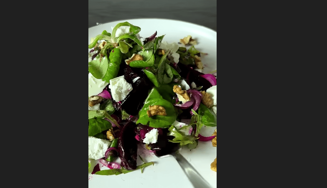 Рецепт салату з 3 інгредієнтів, у якому повно джерел корисного заліза