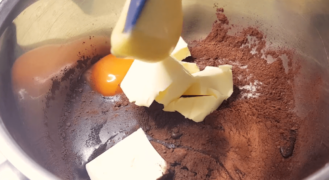 Рецепт знаменитого торта Спартак, який готується на сковороді