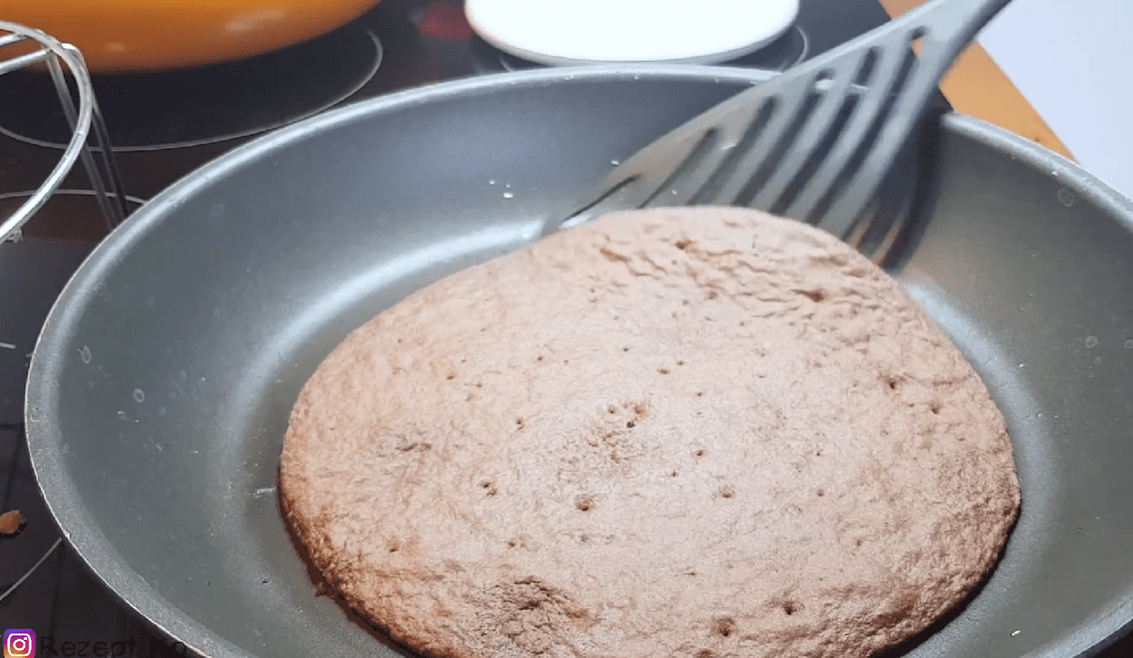 Рецепт знаменитого торта Спартак, який готується на сковороді