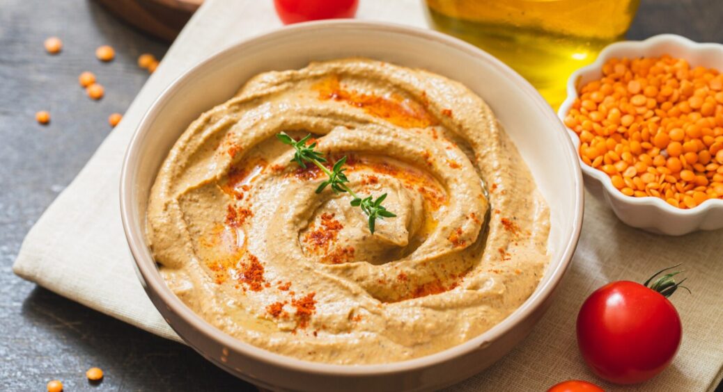 Кілька в томаті та плавлений сирок – разом неочікувано смачно. Так люблю, що готую навіть вночі 