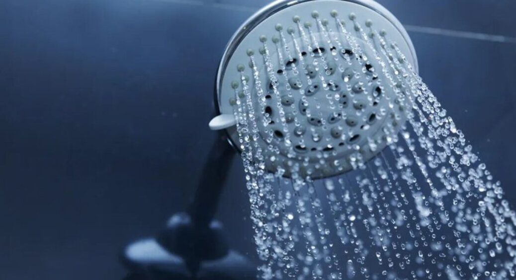 З цими відключеннями навчилась закалятися у холодній воді та оздоровилась: 5 важливих правил 