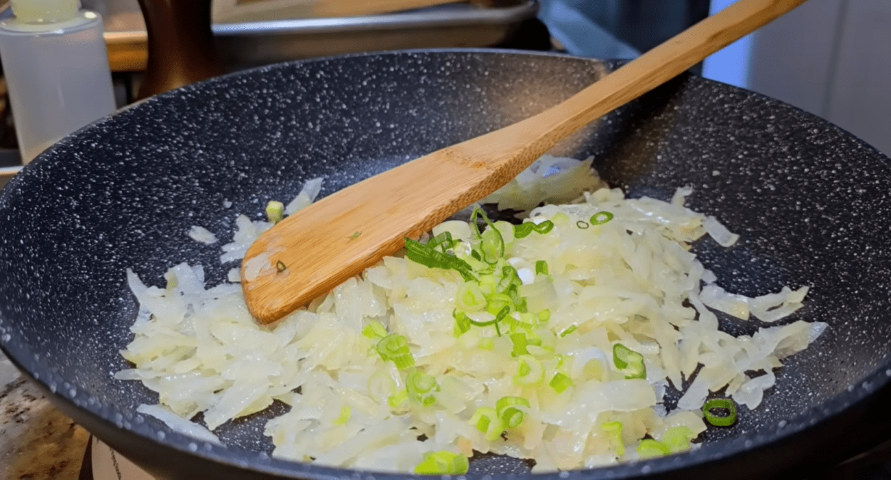 Кулінари поділилися рецептом смачної вечері з картоплі і яєць