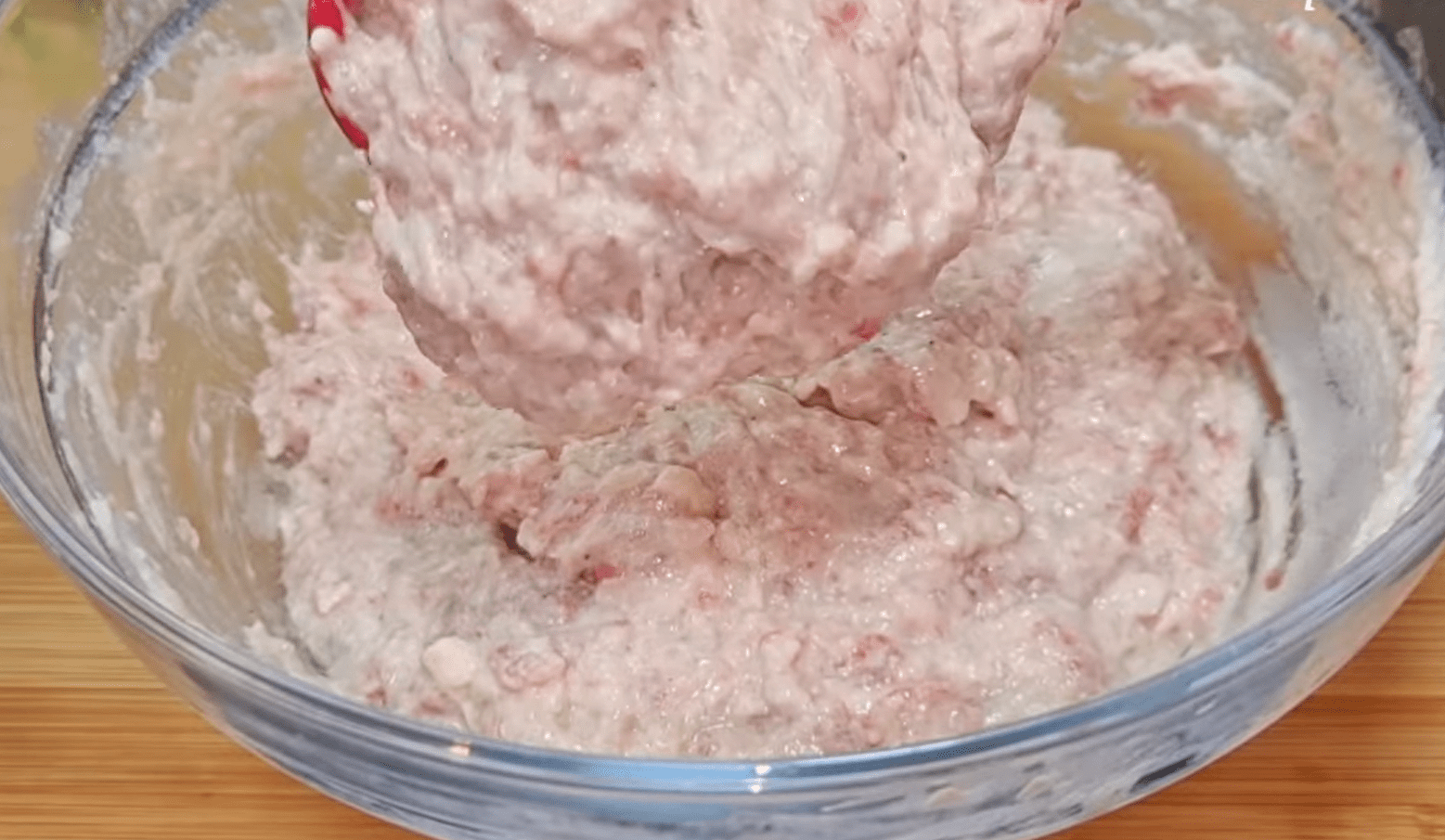 Кулінари розповіли, як із жмені фаршу приготувати гору котлет