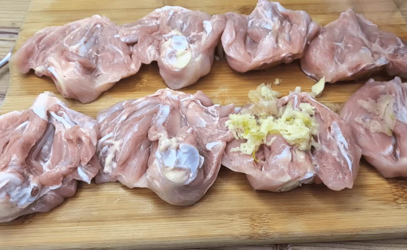 Кулінари розповіли, як приготувати курячі гомілки, як у ресторані