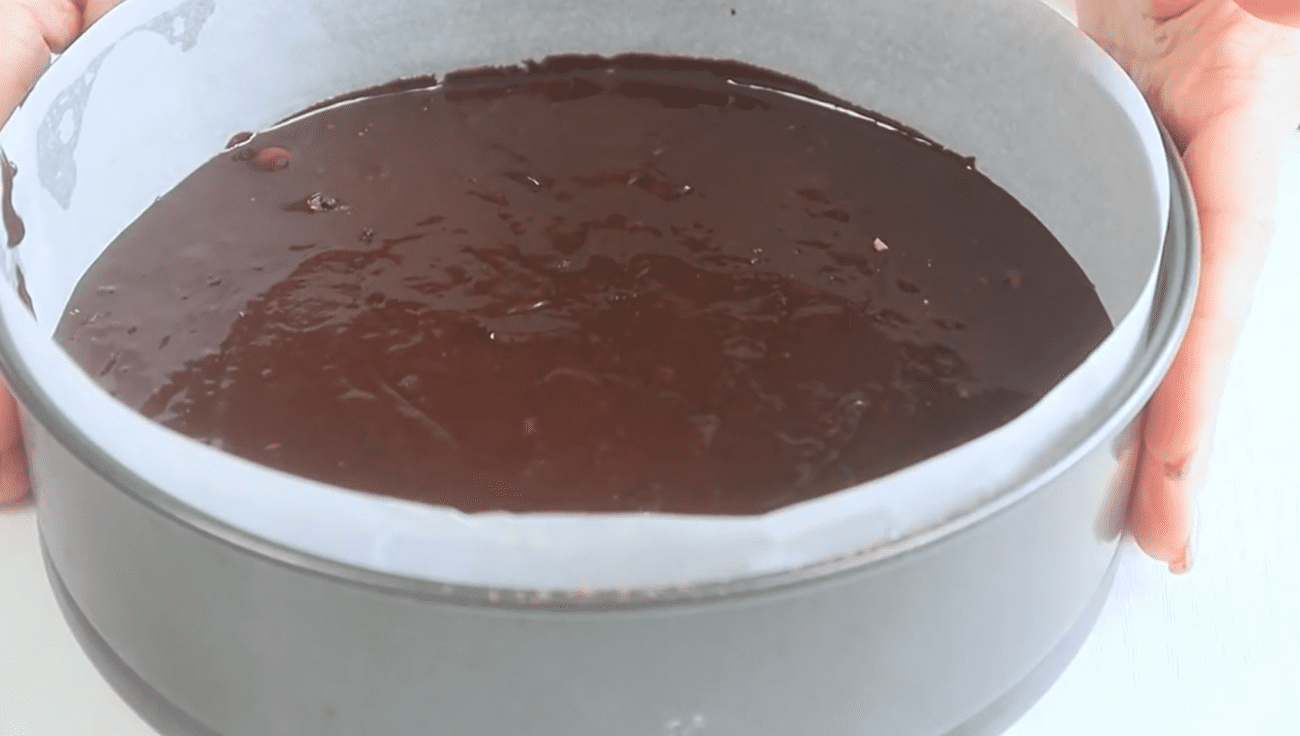  Рецепт пухкого і вологого шоколадного пирога без яєць, масла і молока