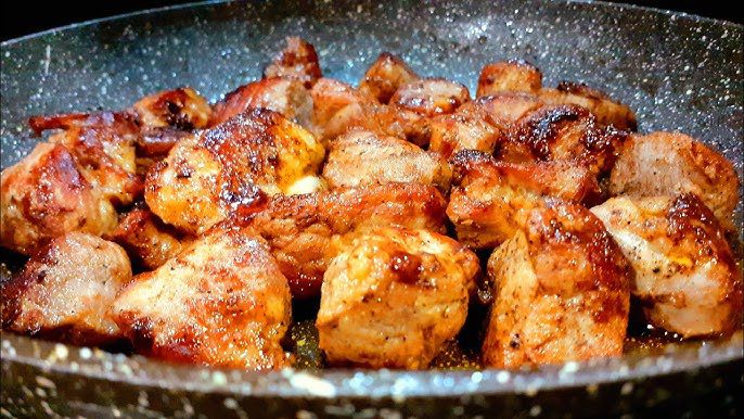 Кухарі пояснили, як приготувати мʼяку свинину без тушкування