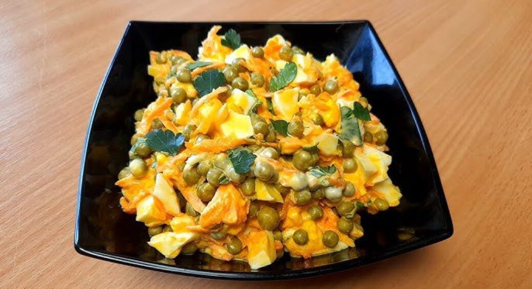 Салат “Сільська класика” – смакує на будь-якому святі: знадобиться 1 банка горошку 