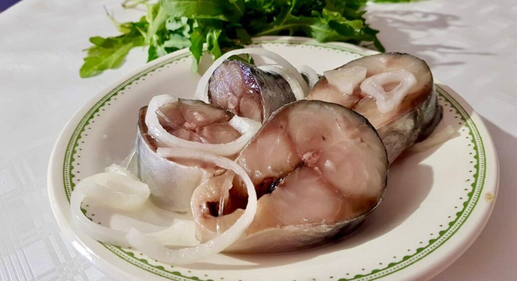 Ось як треба готувати скумбрію! Забутий рецепт засолки від чорноморських рибалок 