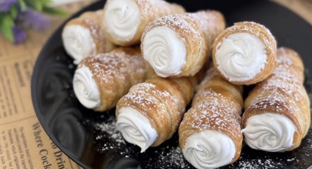 Намотала тісто на виделки – і роблю чай: солодкі трубочки з начинкою готові за 13 хвилин 