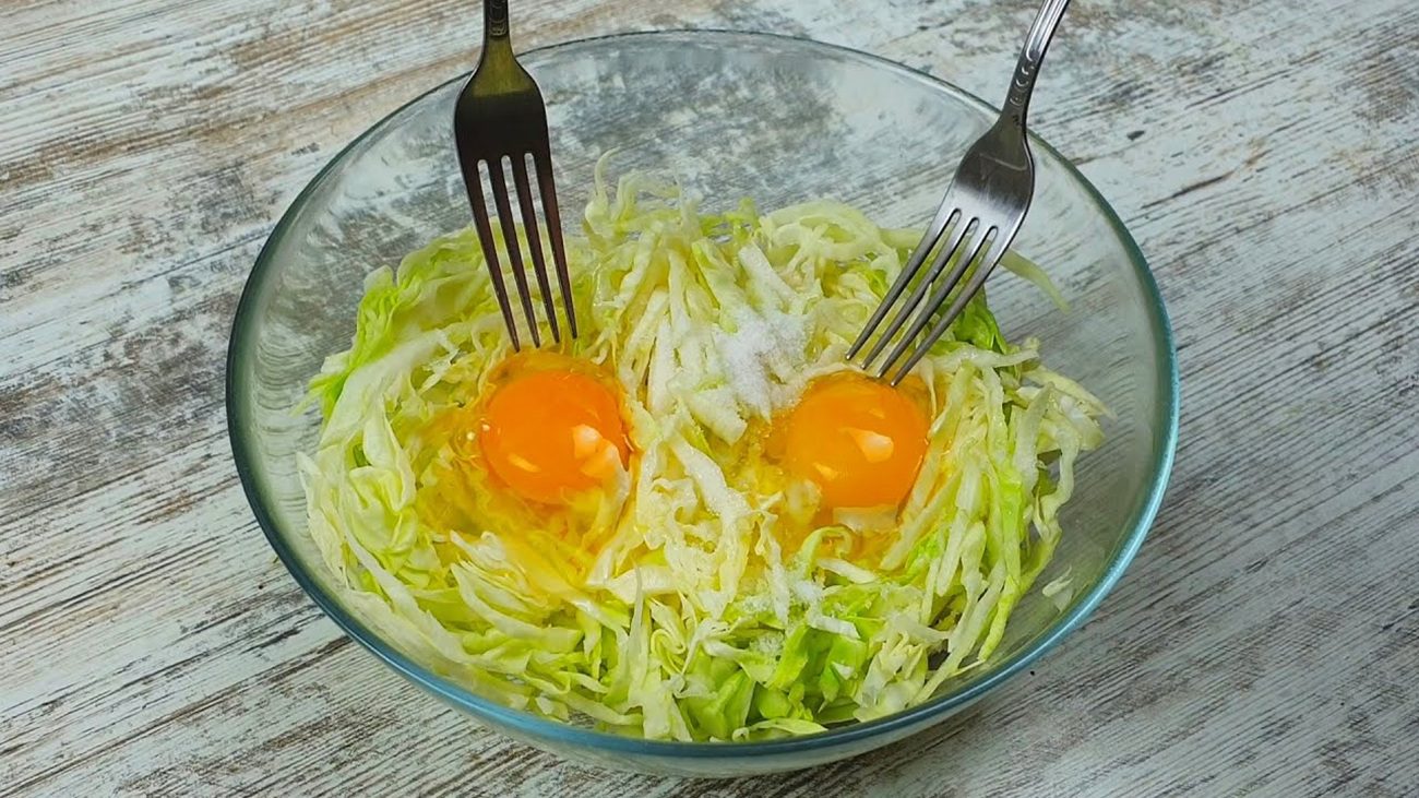 Рецепт швидкого і смачного сніданку з капусти і яєць