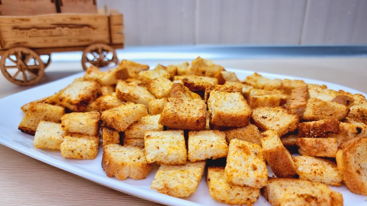 Крутони зі спеціями з черствого хліба