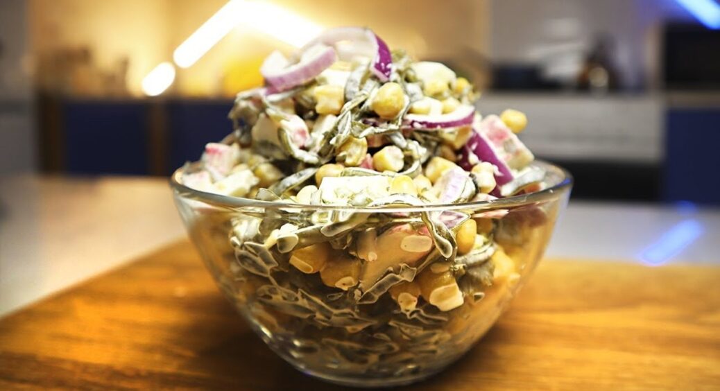 Багатий на йод салат “Одеський” з 5 інгредієнтів: бюджетний, але дуже смачний і корисний 