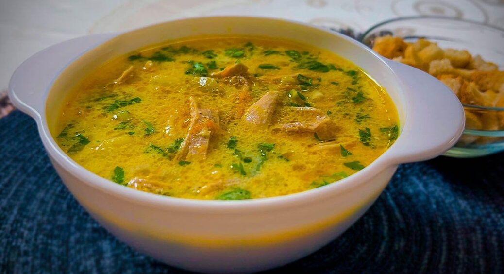 Приготувала “білий” суп по-болгарськи: вийшло так смачно, що 5-літрову каструлю з’їли за раз 