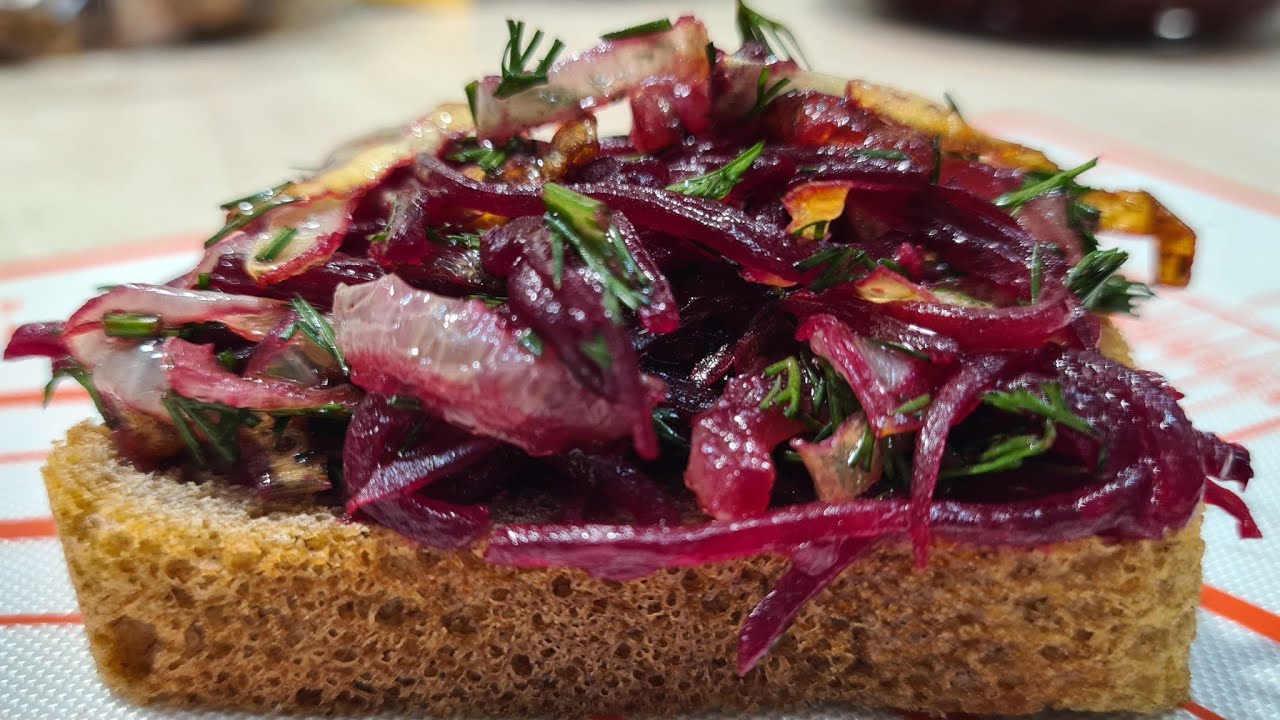 Рецепт смаженого буряка з цибулею на пательні