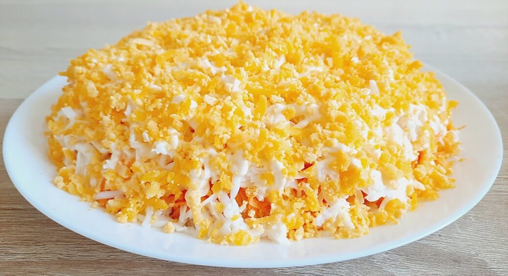 Смачний салат “Оленка”: подаю на 8 Березня і не встигаю сфоткати – салатник уже порожній 