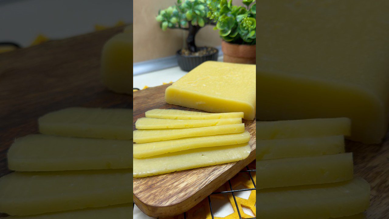 Як захистити сир від плісняви та всихання