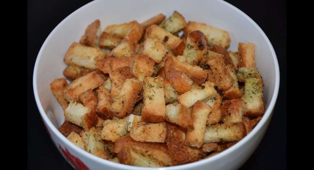 Не викидайте черствий хліб: 3 страви, які готували наші бабусі, щоб не грішити викиданням їжі 