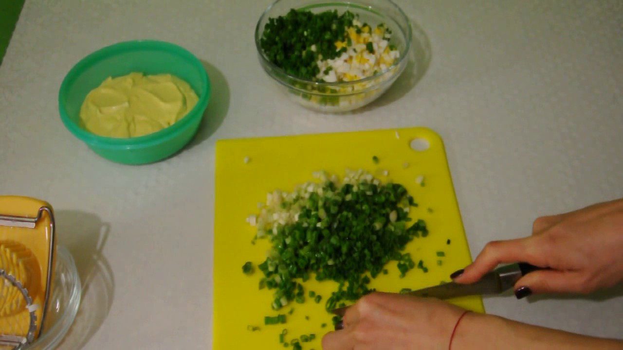 Рецепт простого салату з двох інгредієнтів