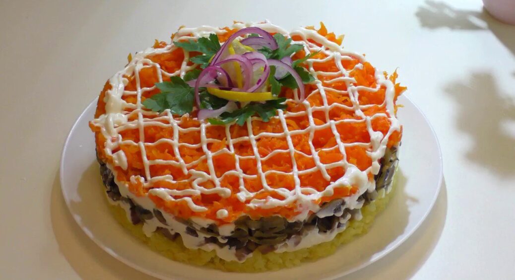 Салат “Лисяча Шуба” – головний смачний конкурент давно заїждженого салату “Оселедець під шубою” 