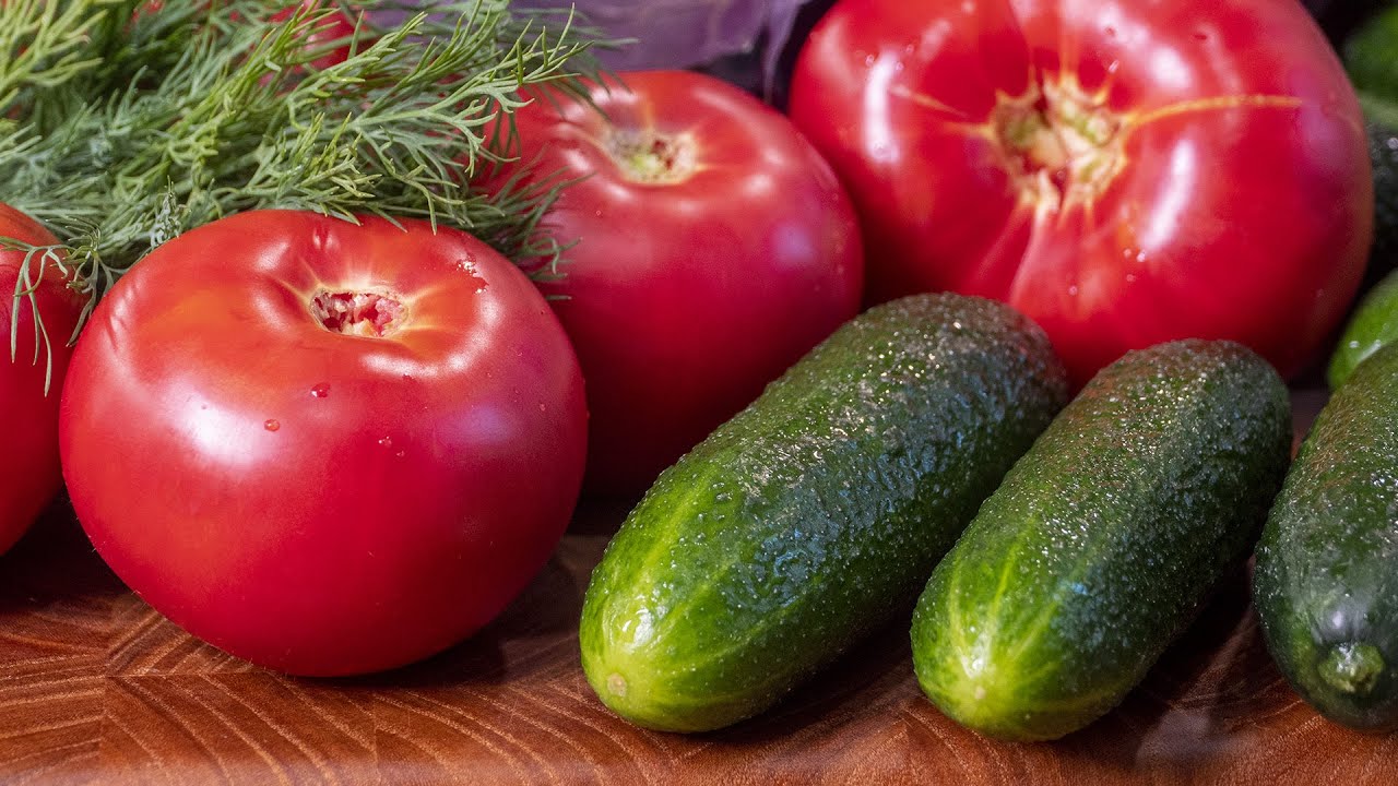 Дієтологи розповіли, чому не можна поєднувати огірки та помідори в одному салаті