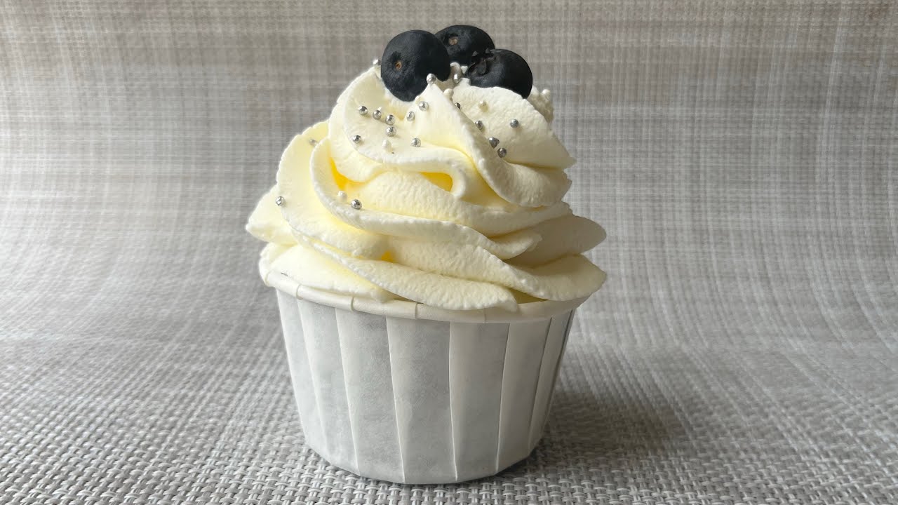 З яких інгредієнтів приготувати крем для тістечок