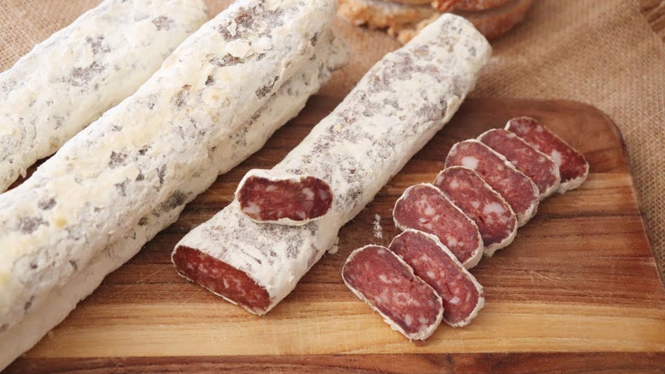 Кулінари розповіли, як приготувати суху ковбасу в домашніх умовах