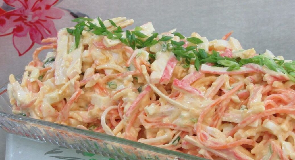 Салат “Божественний”: всі гості дякували за цю смакоту — жалію, що раніше так не готувала 