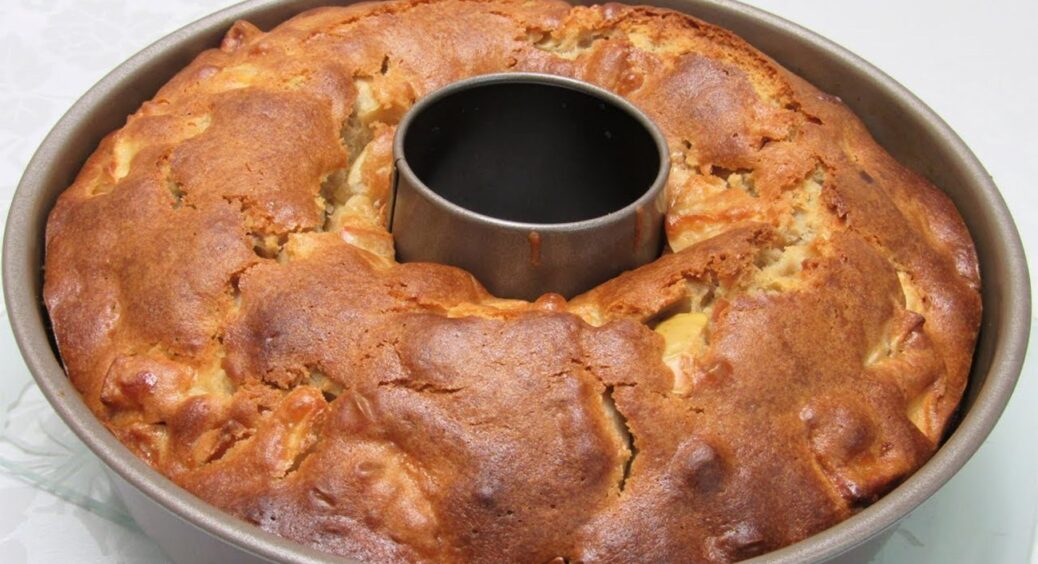 Змішайте майонез з яйцями! Мало хто знає цей смачний рецепт яблучного пирога — найпишніший 