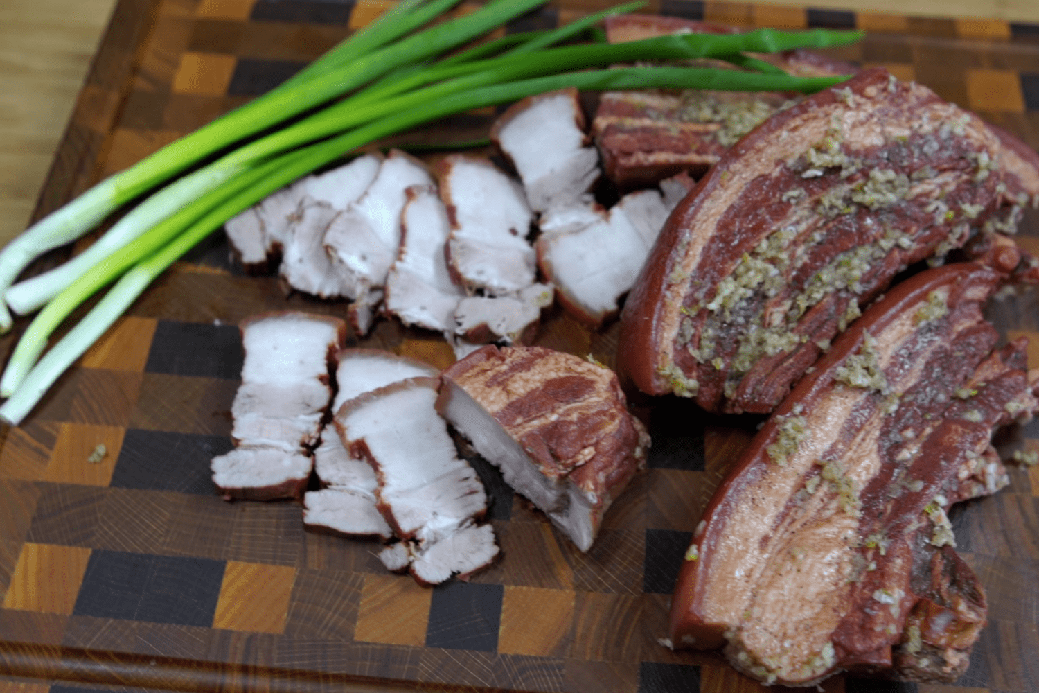 Кулінари розсекретили, як приготувати сало як копчене, але без диму