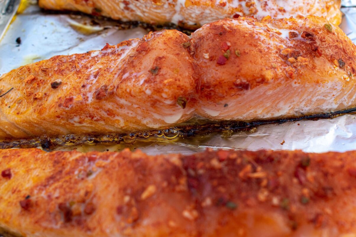 Експерти розсекретили список продуктів, які не можна випікати у фользі