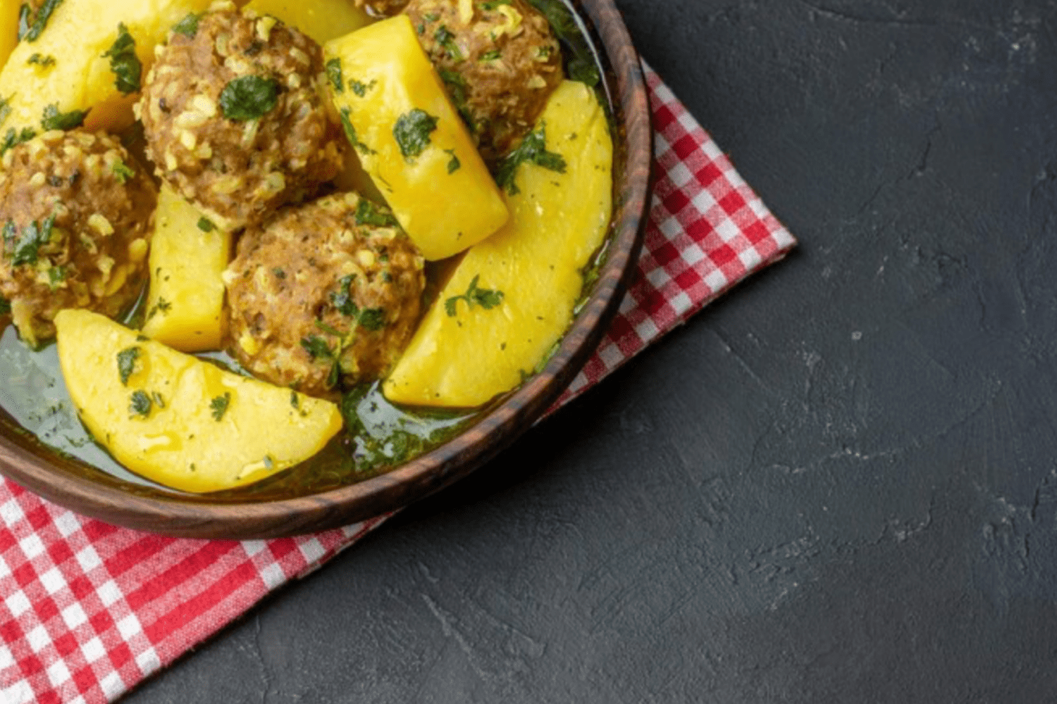 Кулінари поділились рецептом смачної закуски з фаршу та картоплі