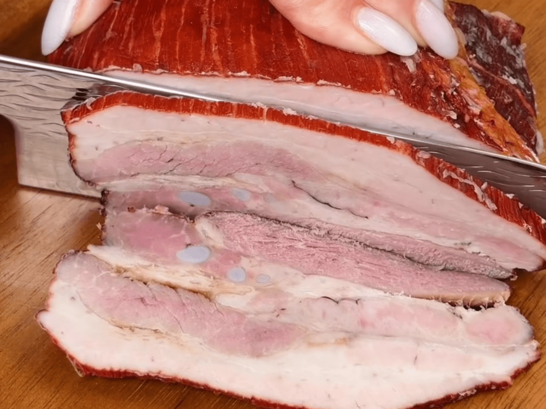 Кулінари поділились рецептом домашньої грудинки без духовки та коптильні Кулінари поділились рецептом домашньої грудинки без духовки та коптильні