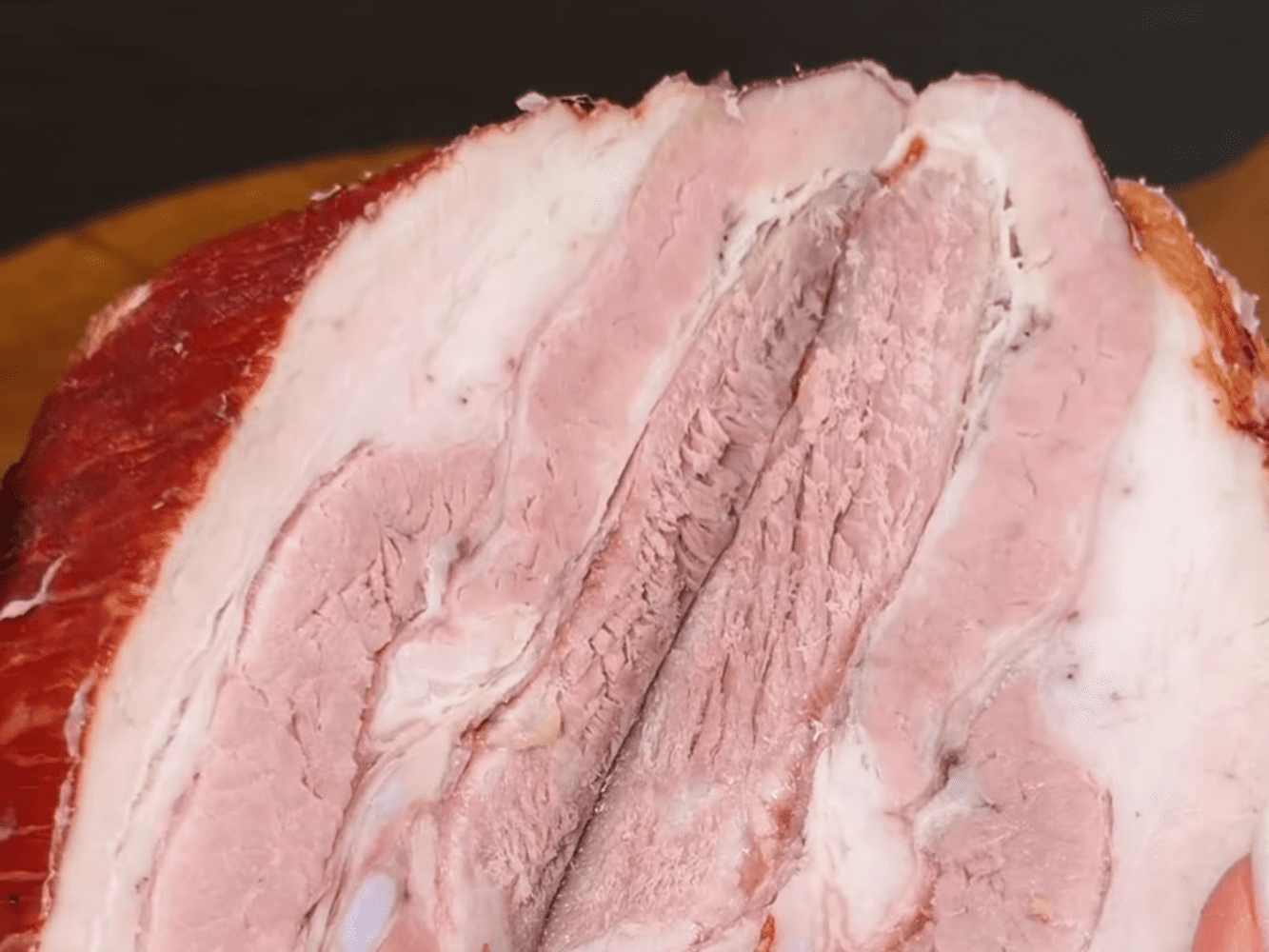 Кулінари поділились рецептом домашньої грудинки без духовки та коптильні Кулінари поділились рецептом домашньої грудинки без духовки та коптильні