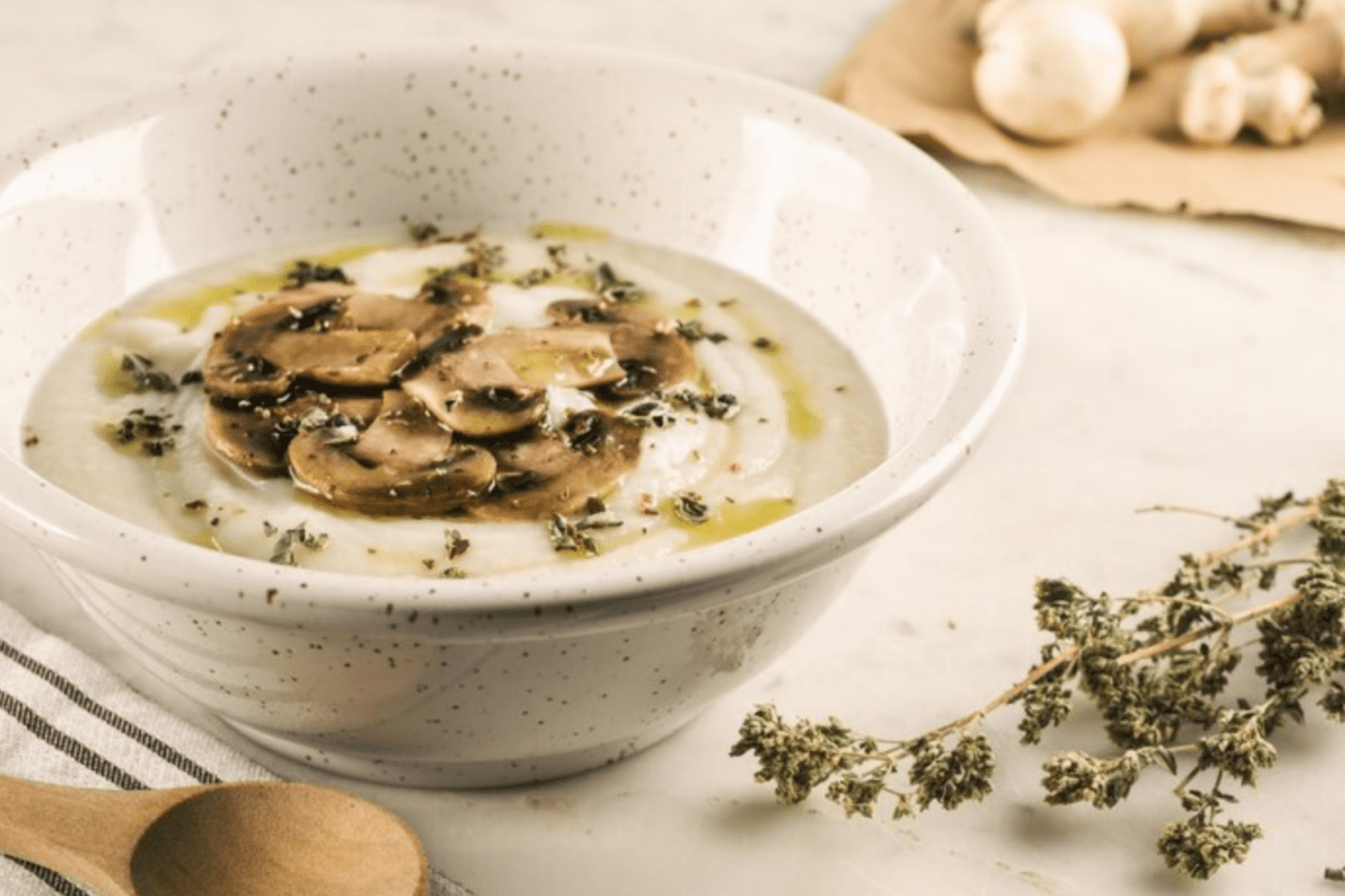 Кулінари розсекретили, як приготувати наваристу й ароматну грибну юшку