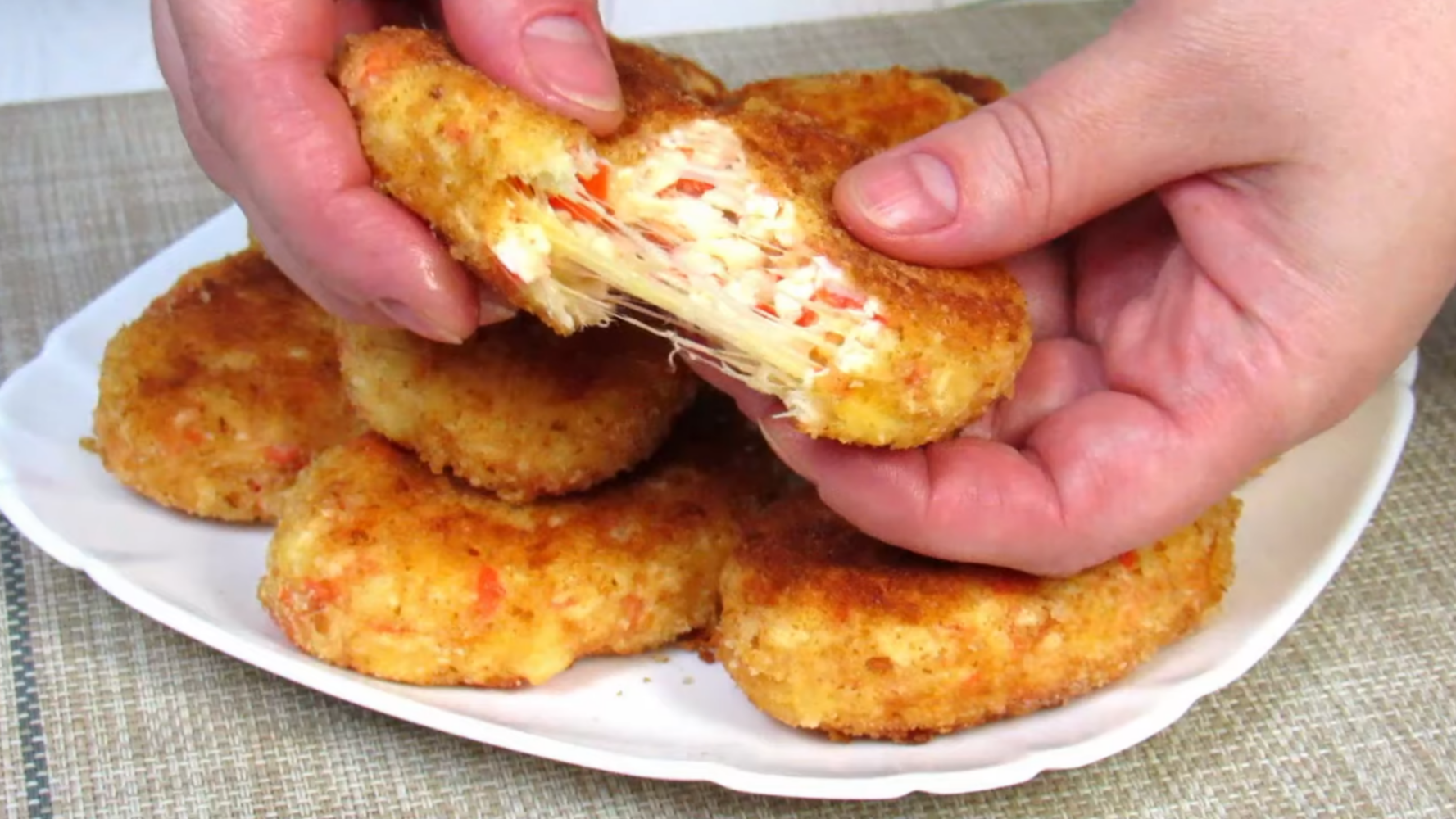 Кулінари поділились рецептом ніжних котлет із крабових паличок