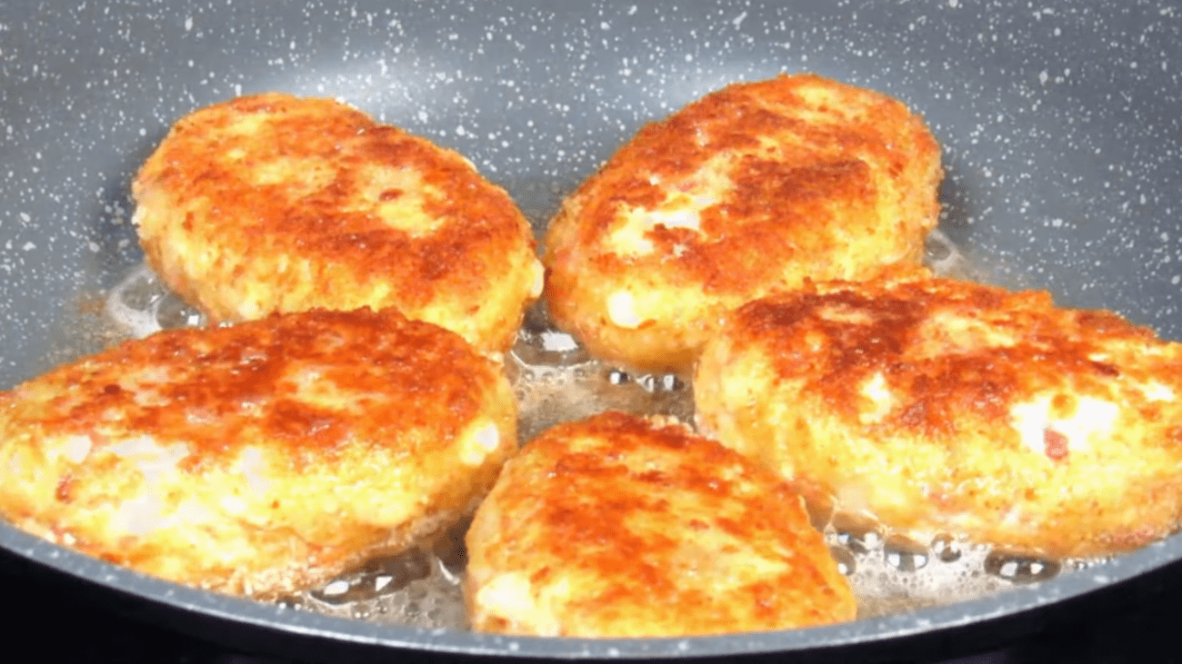 Кулінари поділились рецептом ніжних котлет із крабових паличок