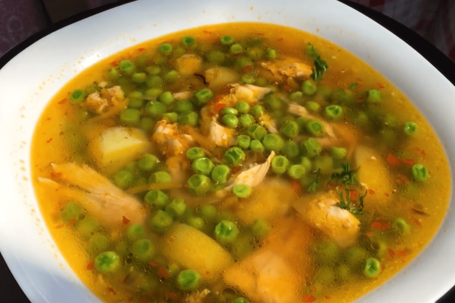 Кулінари поділились рецептом найсмачнішого супу з консервованого горошку Кулінари поділились рецептом найсмачнішого супу з консервованого горошку