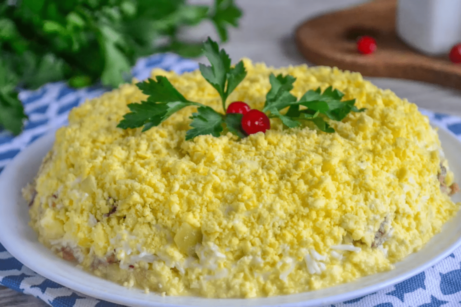 Кулінари поділились рецептом найпоживнішого салату з банки сардин