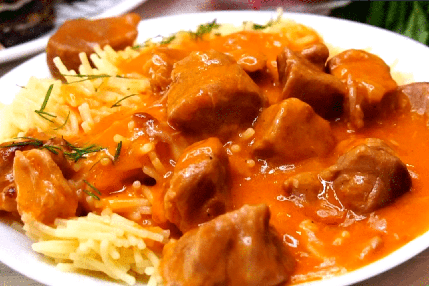 Кулінари розсекретили рецепт ароматної мʼясної підливи до будь-якого гарніру