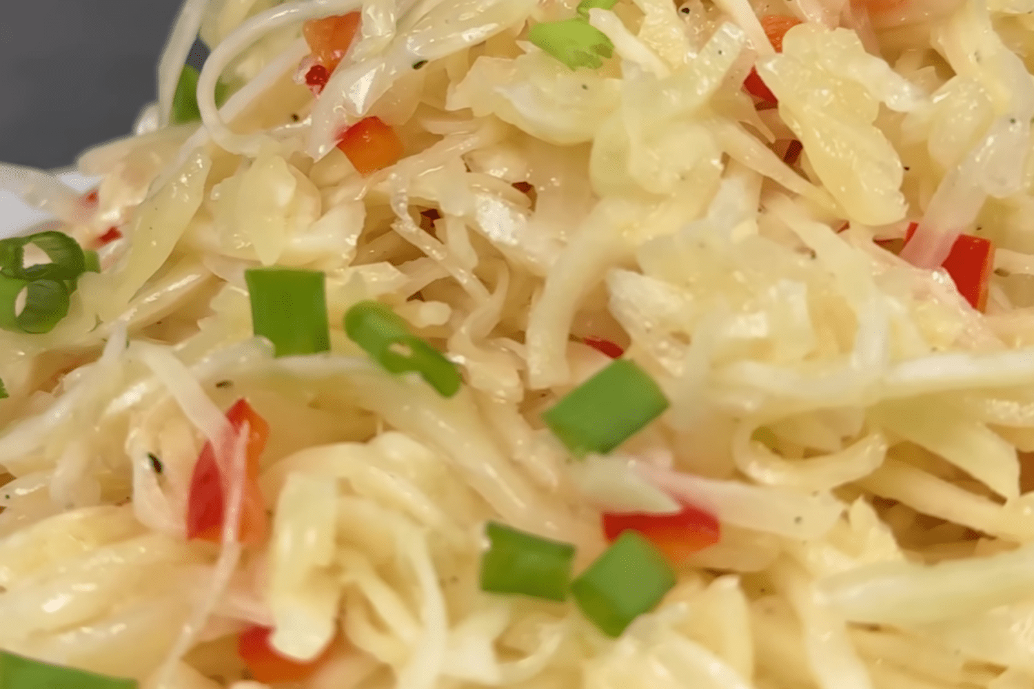 Кулінари розповіли рецепт соковитого салату з капусти по-німецьки