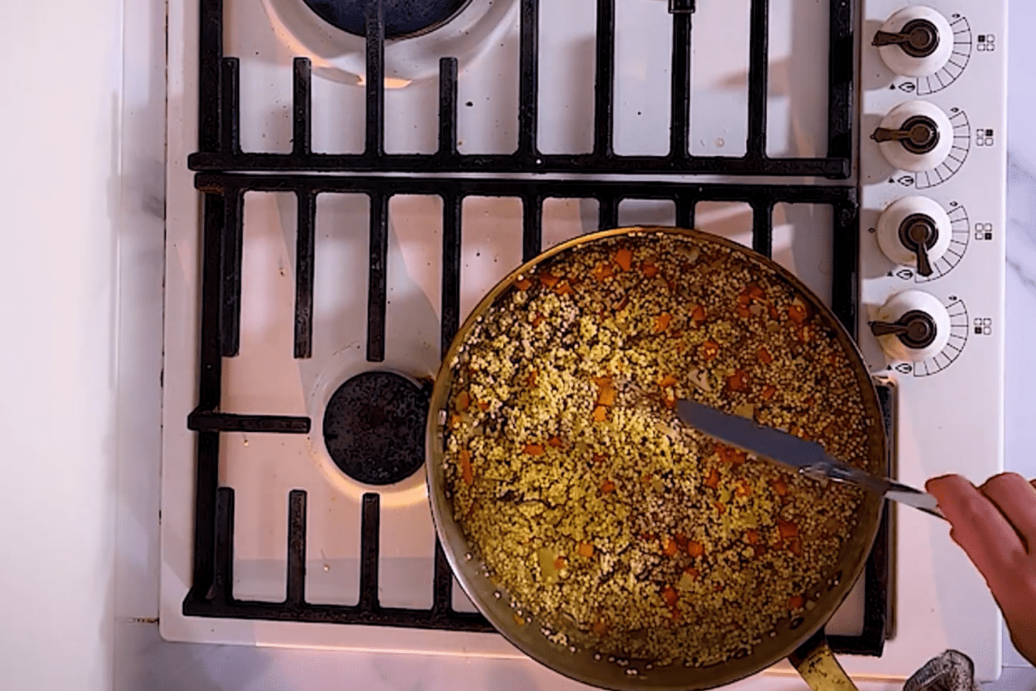 Кулінари розсекретили рецепт ситної й смачної вечері з пшона та печериць