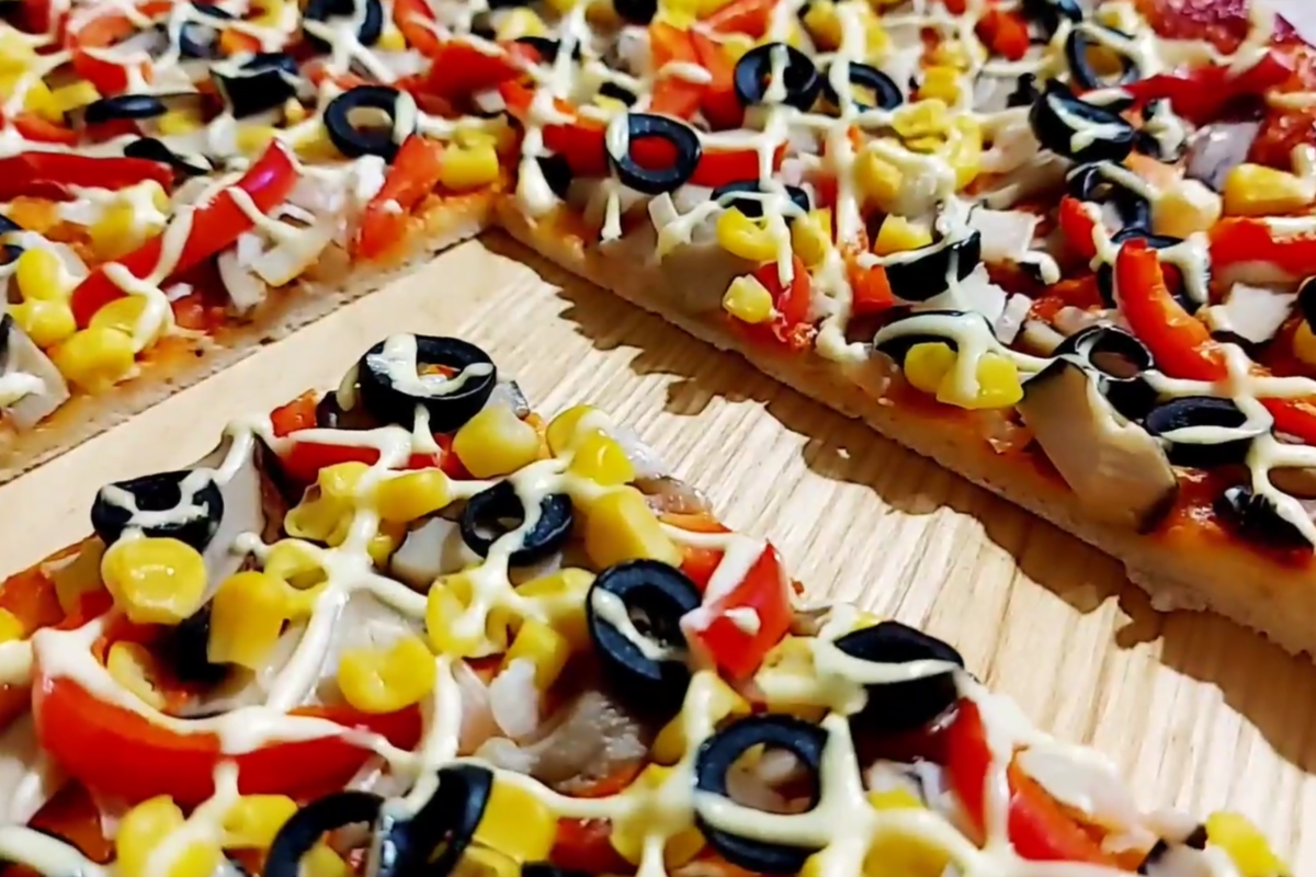 Кулінари розсекретили, як приготувати смачну піцу без грама мʼяса