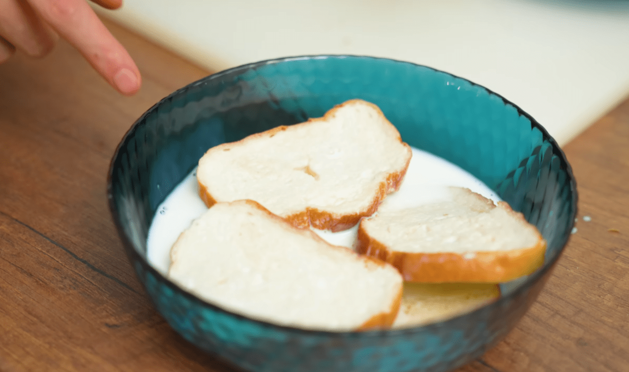 Рецепт смачних котлет у духовці, які готуються простіше, ніж на сковороді