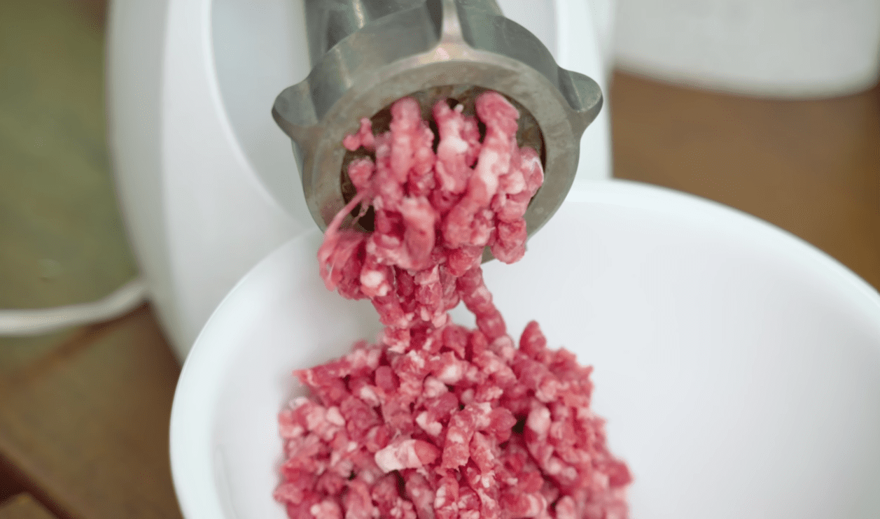 Рецепт смачних котлет у духовці, які готуються простіше, ніж на сковороді