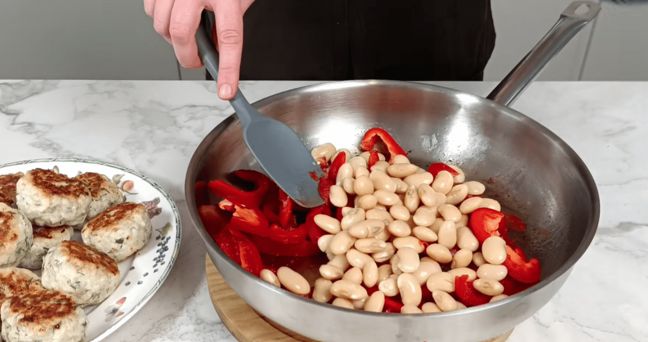 Фрикадельки з квасолею в іспанському стилі – швидко, просто смачно